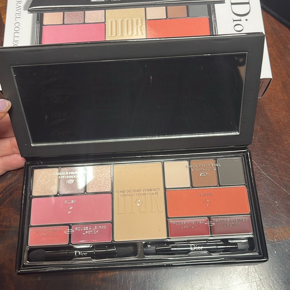 ❤️❤️SKLD❤️❤️Dior Couture Limited Edition Palette - Picture 1 of 5